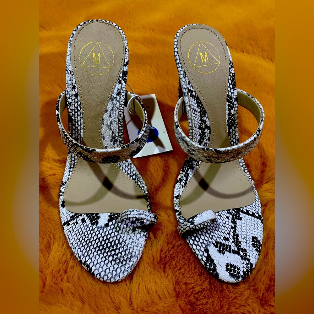Target brand shoes heels size 7 ( 37 )- open toe heel size 41/2 inch color gray
